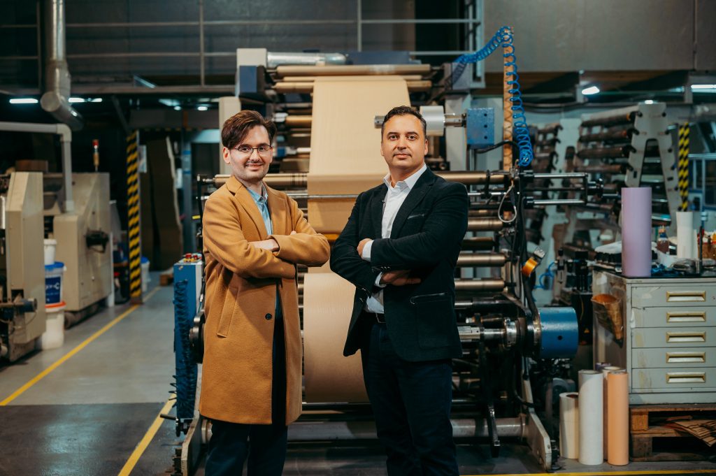 Ciprian Matei și Cătălina Matei în fabrica FlexoMatei din Adjud